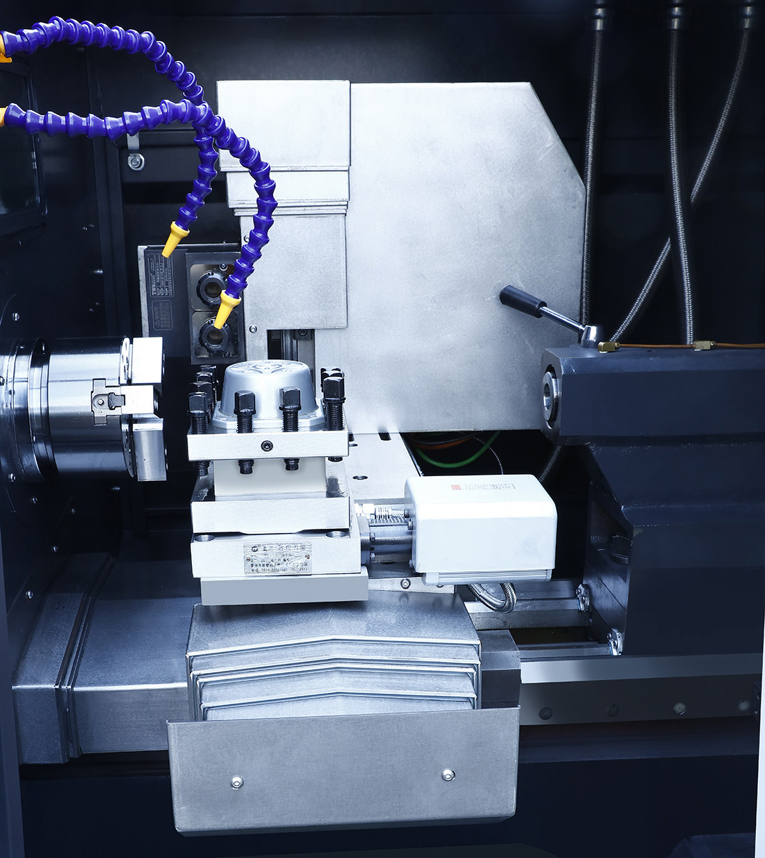 FTL320 Flatbed Turning CNC Machine Lathe X And Z Axis Rail With Tailstock