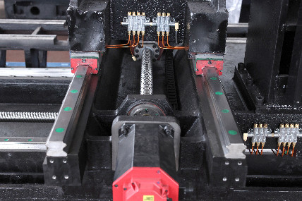 4 Axis 3 Axis Vertical Machining Center SV960L Table Size 1100*550mm Vertical Milling Center