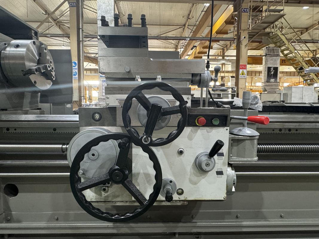 Heavy Metal Turning Lathe CW6163B Metal Cutting Machine High Precision Horizontal Manual Lathe