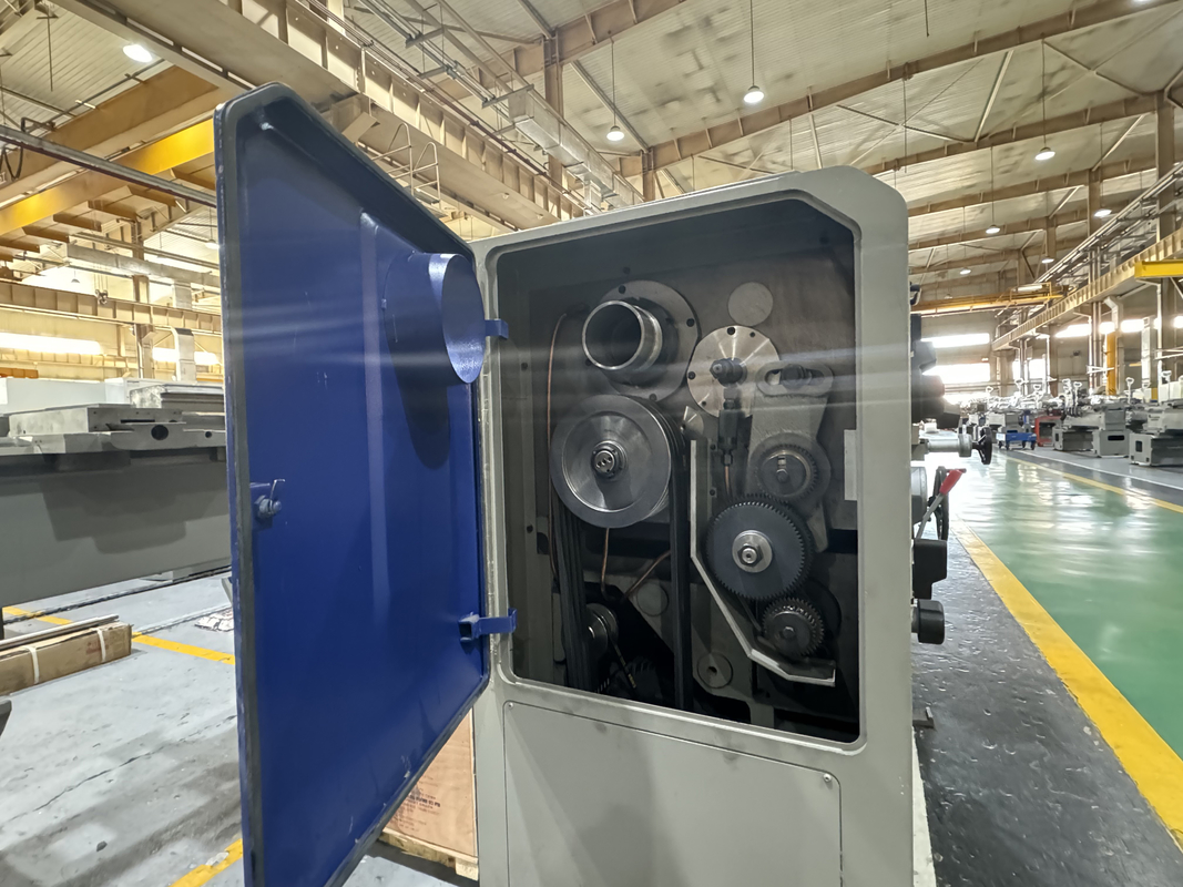 Heavy Metal Turning Lathe CW6163B Metal Cutting Machine High Precision Horizontal Manual Lathe