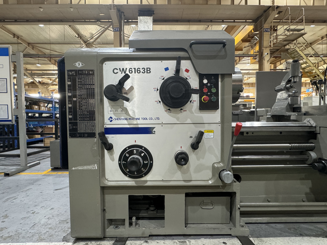 Heavy Metal Turning Lathe CW6163B Metal Cutting Machine High Precision Horizontal Manual Lathe