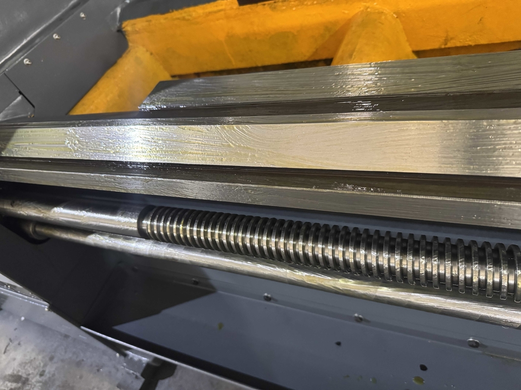 Heavy Duty Lathe for Large Metal Parts CQW61100F Large Swing Powerful Cutting Heavy Duty Lathe